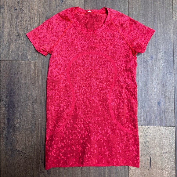 Lulu Swiftly Tee - Picture 4 of 4